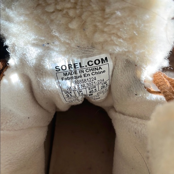 Sorel Tan and Cream Winter Rain Boots with Cozy Sherpa Lining - Picture 4 of 4